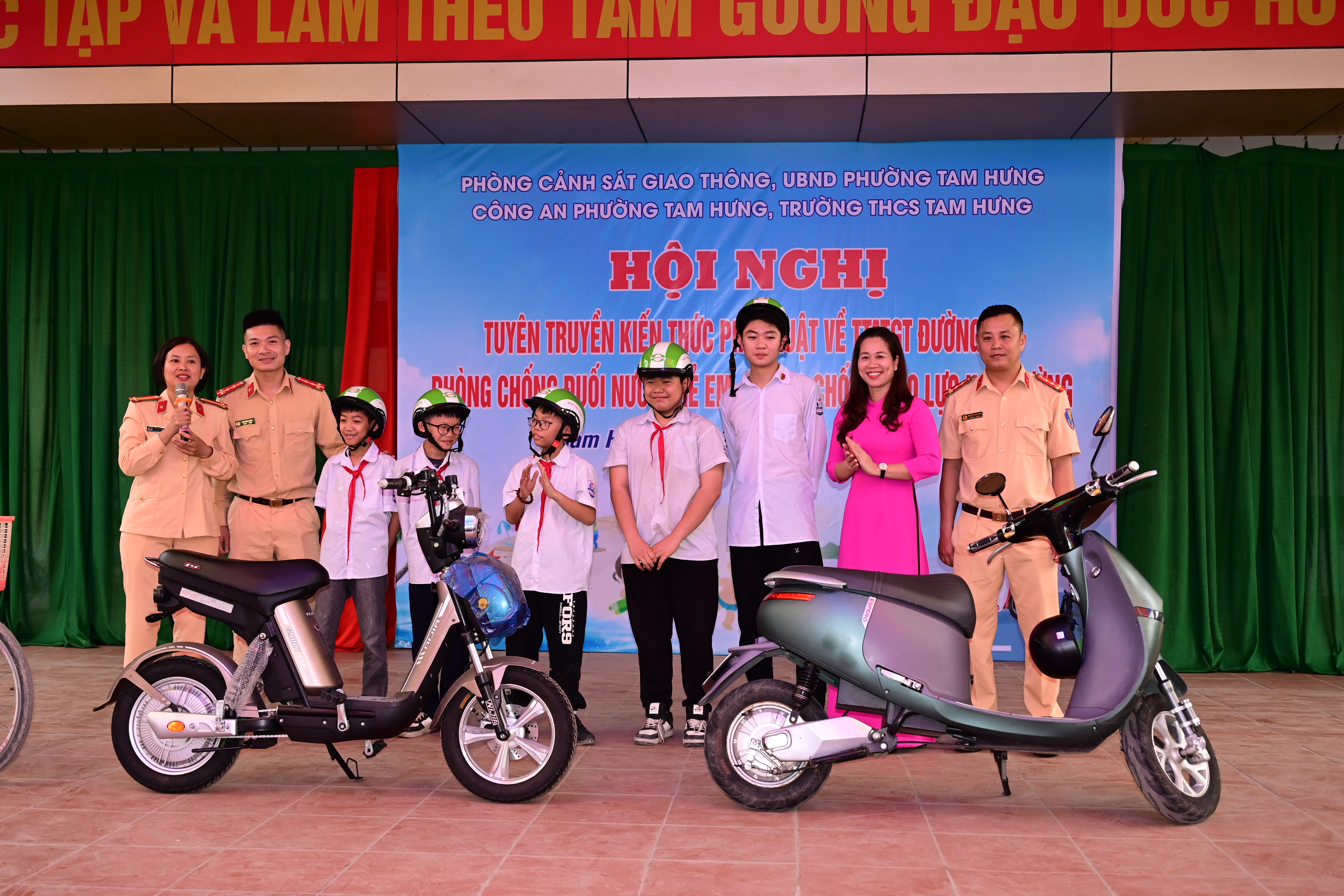 Trạm Cảnh sát đường thủy Bạch Đằng: Phối hợp tuyên truyền an toàn giao thông tới hơn 500 công chức, giáo viên, học sinh tại trường THCS Tam Hưng (Thủy Nguyên)